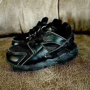 Toddler Nike Tennis shoes
